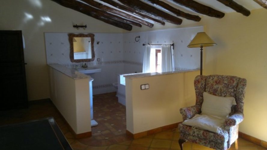 https://fuentealamorealestate.com/images/osproperty/properties/1493/623-country-house-for-sale-in-morata-11-large.jpg