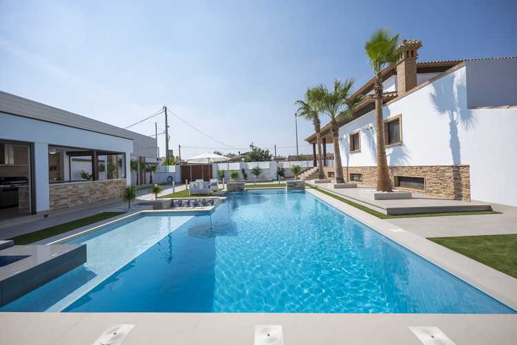 https://casas247.net/wp-content/uploads/2022/01/luxury-villa-for-sale-in-avileses_01-Casa-.jpg